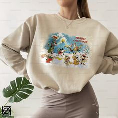 Vintage Disney Christmas, Christmas Merch, Disney Crewneck, Retro Disney, Old Disney, Sweatshirt Vintage, Disney Tshirts, Disney Christmas, Christmas Tees