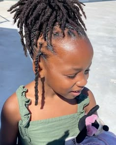 Martoneice Bren’yae on Instagram: “🗣🗣LITTLE LOYAL CLIENT ALERT 🚨 SHE SAID SHE WANTED A HIGH PONY 🔥 @kingsbarberandbeauty • • #texashairstylist #iamlocd #sanantoniolocs…” Kids Dreadlocks Styles Girls, Girl Loc Styles Kids