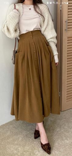 Cottage Outfits Winter, Cottage Core Long Skirt Outfit, Light Academia Long Skirt Outfit, Soft Summer Cottagecore, Cottagecore Trousers Outfit, Dark Academia Maxi Skirt Outfit, Long Skirt Academia Outfit, Cozy Librarian Outfit