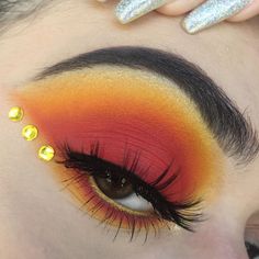 Red Yellow Makeup, Orange Eyeshadow Looks, Red Makeup Looks, Show Makeup