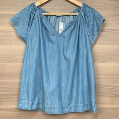 Nwt Blue Chambray Blouse, Short Sleeves, Loose Fit, Raglan Style, And V-Neck. Lyocell And Cotton Blend. Measurements Chest: 23” Length: 25” Comment With Questions No Trades Offers Welcome Through The Offer Feature Bundle And Save Even More! Can Ship In Two Days Max! Thanks For Shopping! Xoxo Amanda Ww8264 Medium Wash Denim V-neck Top, Light Wash V-neck Top For Day Out, Gap V-neck Summer Tops, Gap V-neck Tops For Spring, Blue V-neck Denim Top For Summer, Gap Cotton Blouse, Medium Wash Short Sleeve Summer Blouse, Medium Wash Short Sleeve Blouse For Summer, V-neck Denim Top In Medium Wash