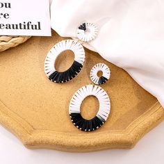 Fashion Element: round, Oval, Ring Style: Vacation style Oval Ring, Vacation Style, Ring Style, Simple Earrings, Black & White, Leather Earrings, Fashion Rings, Solid Color, Black And White