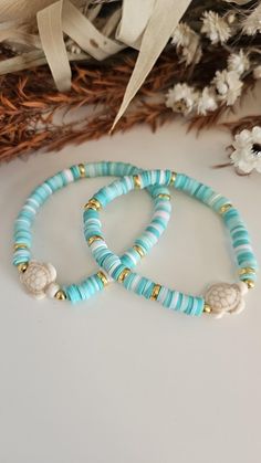 Breaclate Design, Turtle Clay Bead Bracelet, Bracelet Perle Plate, Summer Bracelet Ideas, Cute Bracelet Ideas, Elastic Beaded Bracelets, Clay Beaded Bracelets, Clay Beaded Bracelet, Make Clay Beads