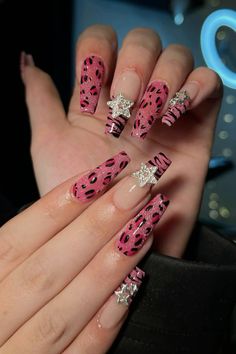 #y2knails Cool Nails Y2k, Gel Nail Designs Y2k, Y2knails Ideas, Victoria Secret Nails Designs, Creative Pink Nails, Y2k Nails Black And Pink, Y2k Nails Acrylic Almond, Medium Y2k Nails, Y2k Nails Medium Length