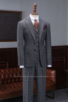 Shop for Alvin Fashion Dark Grey Plaid 3 Piece Mens Business Suit in BradyMensuit at best prices.Find the best Gray Notched Lapel slim fit blazers with affordable price. Dark Gray Suit, Men's Business Suits, Suits Men Business, Classy Suits, Slim Fit Blazer, Suit For Men, Business Pants, Prom Suits, Slim Fit Blazers