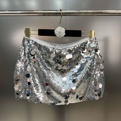 Material: PolyesterGender: WomenSize:S: Length: 28cm, Hips: 90cm, Waist: 70cmM: Length: 28cm, Hips: 94cm, Waist: 74cmL: Length: 28cm, Hips: 98cm, Waist: 78cm Disco Outfits, Sparkly Skirt, Look Festival, Fest Outfits, Party Fits, Taylor Swift Outfits, Eve Outfit, Looks Party, New Years Eve Outfits