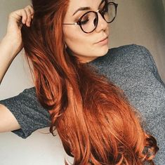 Fiery Red Highlights for a Confidence-Boosting Transformation Red Hair Don't Care, Gorgeous Hair Color, Fall Hair Color For Brunettes, Beautiful Red Hair, Long Red Hair, Diet Vegetarian, Red Hair Color