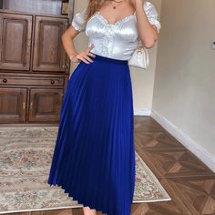 Satin Outfit, Pleated Fashion, Skirts Outfits, Preppy Prom, Trendy Business Casual, Business Formal Dress, High Waisted Pleated Skirt, Women Bottoms, Formal Dresses Gowns