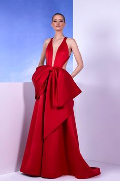 Bow detailed sleeveless satin gown – HerTrove Yellow Wedding Dress, Satin Evening Gown, Organza Gowns, Celebrity Gowns, Midi Dress Style, Prom Dresses Sleeveless, Sleeveless Gown, Long Sleeve Gown, Red Gowns