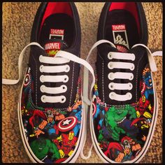 Avengers shoes by Vans. For the Marvel freak in all of us ;) Avengers Shoes, Marvel Shoes, Marvel Fashion, Marvel Clothes, Marvel Merchandise, Custom Vans, Geek Chic, Painted Shoes, Disney Outfits