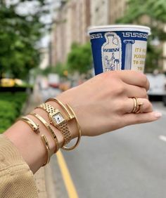 Cartier Watches Women, Womens Designer Watches, Classy Watch, Wrist Jewelry, Womens Watches Luxury, Gold Bracelets