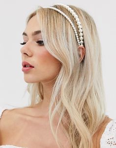 Headband by DesignB We're all about those finishing touches Double-band design Faux-pearl embellishment Slip-on style Pearl Headband Hairstyles, Double Headband, Trendy We Fryzurach, Hair Tiara, Wedding Hair Trends, Hair Accessories Pearl, Bride Hair Accessories, Pearl Headband, Headband Styles