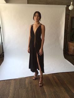 Un vestido inspirado en uno de los pueblos mágicos de México, un lugar lleno de encanto, un destino paradisíaco como ningún otro. Este vestido inpirado en el estilo de Tulum refleja una vibra relajada, pero chic y con un toque elegante muy especial. Descripción: Vestido unitalla, ajustable desde talla pequeña hasta grande. El resorte en la cintura y los tirantes lo hacen un vestido super adaptable a cualquier tipo de cuerpo. ------ One size feets all elegant dress. It is an adjustable dress for Tulum Dress, Adjustable Dress, Dress For, It Is, Pant Shirt, Sleeveless Shirt, Elegant Dress, Tulum, Red Dress