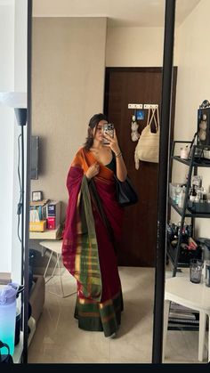 Saare Pose Ideas, Bangalore Outfits, Saare Poses Aesthetic, Sari Photoshoot Poses, Traditional Saree Poses, Desi Core Aesthetic, Aesthetic Saree Poses, Lehenga Aesthetic, Aesthetic Saree