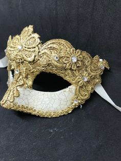 Colombina,half Face Venetian Mask,lace macrame,gold leaf or silver leaf. Traditional and original papier-mache Venetian mask, handmade and decorated with Burano lace,gold or silver leaf, cracked technique and swarovski crystal. All our masks are handmade papier-machè masks made in Venice. Our decorators use techniques typical of the Venetian tradition such as stucco, acrylics, gold and silver-leaf, macramè, passementerie, pearls and crequelè to give you a wide range of masks. This shape is avail Traditional Gold Mask For Mardi Gras, Traditional Gold Masks And Prosthetics For Costume, Traditional Gold Costume Masks And Prosthetics, Gold Carnival Masks And Prosthetics As Gifts, Gold Masks And Prosthetics For Carnival Gift, Traditional Gold Masks For Carnival, Traditional Gold Masks And Prosthetics For Carnival, Vintage Gold Masks For Costume Party, Traditional Gold Masquerade Mask For Carnival