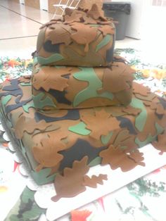 Camo groom's cake Camo Grooms Cake, Camo Groom, Camo Wedding Cake, Hunting Wedding Theme, Military Cake, Hunting Theme, Hunting Wedding