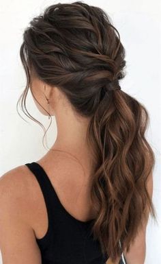 Are you having a small forehead and chin? Wondering which haircut may be an apt fit? These hairstyles for small face women will answer you! #promhairstyle Ootd Instagram, Heatless Hairstyles, Penteado Cabelo Curto, Low Ponytail, Trending Hairstyles, Hair Color Trends, Brown Hair Colors, Ponytail Hairstyles, Trendy Hairstyles