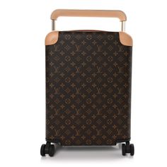 This is an authentic LOUIS VUITTON Monogram Horizon 50. This stylish hard suitcase is crafted of Louis Vuitton monogram on toile canvas. This suitcase features 360 degree wheels, a vachetta cowhide leather top handle, telescoping handle and matte silver hardware. The case opens to nylon compartments with a large zipper pouch. Louis Vuitton Suitcase Set, Louis Vuitton Suitcase, Hard Suitcase, Suitcase Set, Must Have Items, Leather Top, Authentic Louis Vuitton, Silver Hardware, Zipper Pouch