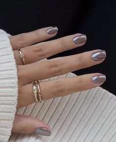 Cute Short Nail Colors, Shirt Oval Acrylic Nails, Brown Chrome Nails Short Square, Trending Manicure 2024, Stone Chrome Nails, Gel Chrome Nails Short, Chrome Neutral Nails, Light Brown Chrome Nails, Christmas Nails Minimalist