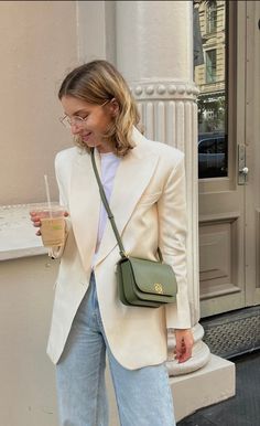 Cream Color Style, Cream Blazers For Women Outfits, How To Style A Cream Blazer Women, Cream Blazer Jeans Outfit, Creamy Blazer Outfit, Oversize Cream Blazer Outfit, Cream Blazer Outfit Winter, Outfits With Cream Blazer, How To Style A Cream Blazer