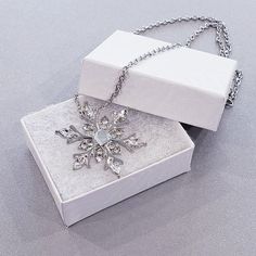 Stainless steel snowflake necklace with small jewels Silver Jewelry Christmas Gift For Her, Alloy Costume Jewelry Necklaces For Gifts, Silver Snowflake Necklace For Gift, Rhinestone Crystal Necklace With Adjustable Chain For Gift, Gift Rhinestone Pendant Necklace, Silver Jewel Charm Necklace As Gift, Crystal Pendant Rhinestone Necklace As Gift, Silver Jewel Charm Necklace For Gifts, Crystal Rhinestone Pendant Necklace Gift