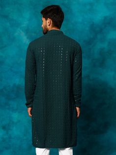 VM By VASTRAMAY Men's Green Rayon Schiffli Kurta A perfect blend of style and comfort, this green rayon kurta features a Schiffli pattern that adds a touch of elegance to your look. Ideal for casual outings and festive occasions, this kurta is a must-have in your ethnic wardrobe. Features: Green rayon fabric Schiffli pattern Round neck Long sleeves Straight hem Specifications: Brand: VM By VASTRAMAY Color: Green Material: Rayon Neck: Round neck Sleeves: Long sleeves Pattern: Schiffli Occasion: C Fitted Green Kurta For Winter, Green Fitted Winter Kurta, Green Dabka Kurta, Schiffli Kurta, Stylish Kurta, Green Material, Mens Green, Rayon Fabric, Ethnic Wear