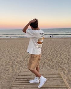 Boys Beach Poses, Outer Banks Outfits Men, Starboy Summer Outfit, Beach Pics Men, Beach Boy Outfits, Surfer Boy Aesthetic Outfit, Surfer Boy Outfits, Surfer Boy Aesthetic