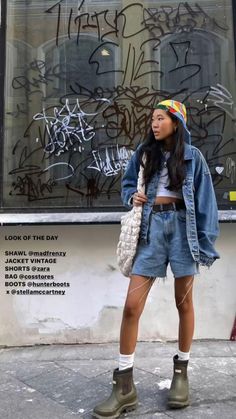 Looks Adidas, Sandal Tali, Stunning Hairstyles, Bermuda Jeans, Looks Street Style, Festival Looks, Mode Inspo