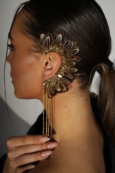 Feather Ear cuff no piercing has a luxurious  festival accessory with rhinestones, feathers, chains and excellent shine.  Rave accessories for Burning man festival or boho theme party. Made of Rhinestones. The perfect finish to your rave costume. Material: Crystal Rhinestones, feathers Very light and almost not felt on the ear This ear cuff will not leave anyone indifferent, because it is perfect.  READY TO SHIP. * All items are gift boxed and your order will be carefully packed in branded box, so that the product is fixed in the box and not bruised. ------------------------------ ✅Real colors may slightly different from one monitor to another, as it depends on. Specific monitor settings. ✅The products will be shipped by courier company and the trucking number will be sent to the customers Burning Man Gifts Ideas, Burning Man Headpiece, Burning Man Party Theme, Ear Feathers, Boho Theme Party, Bullet Shell Jewelry, Wing Ear Cuff, Burning Man Accessories, Feather Ear Cuff