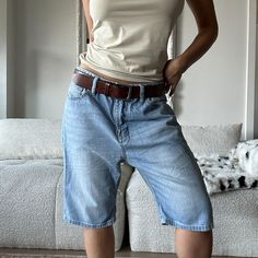 90s vintage jean shorts light wash denim low rise baggy knee length shorts - unisex/menswear. Tagged size 34W, 10 inch inseam. Model is 5ft/26 waist Y2k Jean Shorts, Vintage Jean Shorts, Harry Styles Poster, Denim Jorts, Jean Vintage, Knee Length Shorts, Y2k Jeans, Shorts Denim, Capri Jeans