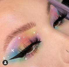 Pastel Color Eye Makeup, School Eyeliner, Pastel Rainbow Makeup, Pastel Eyeshadow Looks, Cloud Inspired Makeup, Pastel Rainbow Eyeshadow, Trendy Eye Makeup, Rainbow Eye Makeup Hooded Eyes, Pansexual Eye Makeup