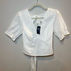 Abercrombie & Fitch Women’s White Open Tie Back Size S V-Neck Cotton Very Lightweight And Fresh Backless With Ties On The Back Top And Bottom As Seen In Pictures! Perfect For Any Occasion, Dress Up Or Down! Never Worn, Ticket On! Brand New - Original Price In Store And Online $50 Pet Free Home Smoke Free Home Next Day Shipping On All Orders Placed M-F :) Spring V-neck Blouse With Tie Back, Fitted V-neck Blouse With Tie Back, Fitted Tops With Tie Waist For Brunch, Fitted Tie Waist Top For Brunch, Fitted Top With Tie Waist For Brunch, V-neck Tie Back Tops For Day Out, Tie Back V-neck Top For Day Out, Cotton V-neck Top With Tie Waist, White Tie Waist Top For Day Out