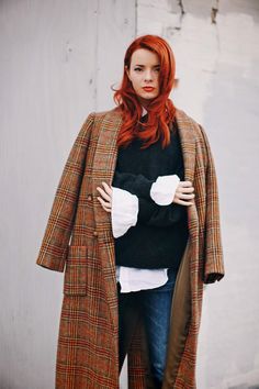 . Ootd Casual Chic, Layering Ideas, Fall Couture, Tweed Coat, Window Shopping, Ginger Hair, Hair Colour, Party Fashion