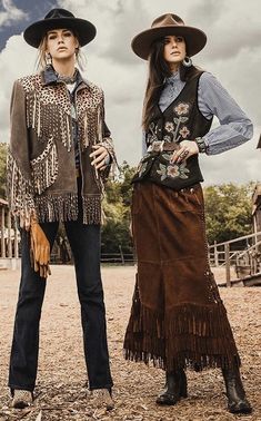 Cowgirl Vintage Outfit, Vintage Cowboy Clothes, Vintage Cowboy Fashion, Cowboy Fashion Womens, Bolero Hat Outfit, Cowboy Style Outfits, Vintage Boots Outfit, Western Fashion For Women, Cowboy Outfits For Women