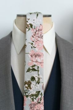 Blush&Grey Floral Jacquard Neck Tie Grey Suit Floral Tie Wedding, Silk Fitted Suit And Tie Accessories For Wedding, Fitted Silk Tie For Wedding, Groom Attire Rustic, Floral Tie Wedding, Casual Groom Attire, Mens Floral Tie, Wildflower Wedding Theme, Casual Grooms