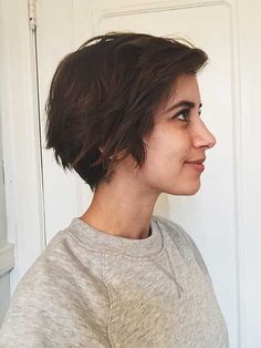 30 Best Wavy Short Hair | http://www.short-haircut.com/30-best-wavy-short-hair.html Teen Haircuts, Popular Short Hairstyles, Cute Short Haircuts, Hair Pixie, Short Wavy Hair, Outfit Grid, Short Wavy, Pixie Cuts