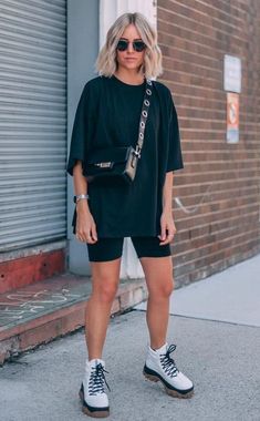 Cycling Shorts Outfit, Oversize Tshirt Outfits, Summer Shorts Outfits, Trendy Summer Outfits, Looks Street Style, Looks Black