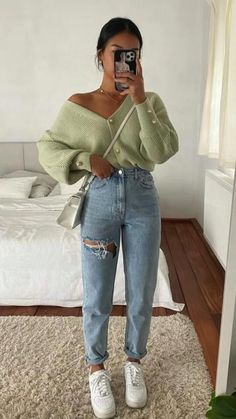 College Girl Outfits, First Date Outfits, Comfy Casual Outfits, Mom Jeans Outfit, Casual College Outfits, Neue Outfits, Outfit Jeans, Causual Outfits, Date Outfits