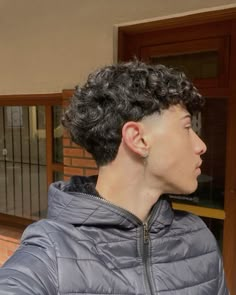 Middle Part Haircut, Fade Haircut Curly Hair, Low Taper Fade Haircut, Taper Fade Curly Hair, Cortes De Cabello, Wavy Hair Men