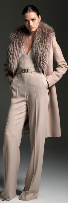 Monochromatic done perfectly by Blumarine F/W 2012-2013. Mode Tips, Moncler Jacket, Fur Fashion, Fur Collar, Look Chic, Long Coat, Passion For Fashion