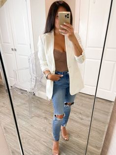 Corset And Jeans Outfit, Semi Casual Outfit Women, Corset Top And Jeans, White Corset Outfit, Style Corset Top, Blazer Outfits Women, Jeans Blazer Outfit, Semi Casual Outfit