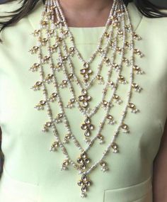 Beautiful indian Kundan necklace set with multiple layers. Perfect for weddings and formal occasions. Hyderabadi Jewelry, Kundan Jewellery Set, Jhumki Earrings, Pearl Necklace Earrings, Bridal Hair Jewelry, Bridal Fashion Jewelry, Kundan Necklace, White Pearl Necklace, Pakistani Jewelry