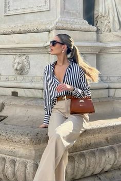 Corporate Attire Women, Look Hippie Chic, Portret Feminin, Stile Blair Waldorf, Adrette Outfits, Fest Outfits, Cream Pants, Colour Wheel, Corporate Attire