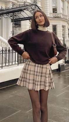 Old Money Female, Short Skirt Outfits Aesthetic, London Winter Outfits, Corporate Attire Women, Old Money Fashion, Engagement Photo Outfits Fall, Classy Business Outfits, Money Fashion, Business Attire Women