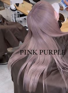 Transform your look with the stunning color combo of pink lavender hair! This unique and trendy style is sure to turn heads wherever you go. Embrace your inner fashionista and try out this gorgeous hair trend today. Cute Color Hair Ideas, Lavender Beige Hair, Dirty Pink Hair, Gray Pink Hair, Korean Hairstyle Color, Light Lavender Hair, Cold Hair Color, Dyed Hair Asian