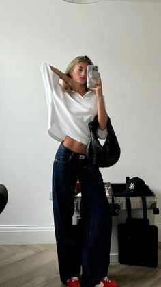 Supermodel Casual Outfits, Bold Minimalist Fashion, Fancy Outfit Inspo Aesthetic, Elegant Baggy Outfit, Going Out Outfit Inspiration, Slim Fit Aesthetic, Not So Basic Outfits, Baggy Smart Casual, High Pony Outfits