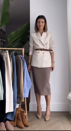 Classy Work Outfits, Stylish Work Outfits, Moda Vintage, Looks Chic, Work Outfits Women, Professional Outfits, Dresses To Wear To A Wedding, Business Casual Outfits, Work Attire