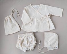 ☀ ☁ This super cute muslin set is the perfect gift for baby shower. Muslin breathes and dries quickly, weightless and soft, it is indispensable on hot summer days and is almost not felt on the skin. The set includes: - top with ties - bloomers - bonnet - gift bag in the color of the set This model designed for use with a diaper. The photo shows the set in milky color. ✿ It is made of 100% muslin, fantastic colors . Handmade high quality. We use German and Dutch muslin in our work. ✪ Ideal for ph Cute Beige Playtime Sets, Cream Cotton Sets For Baptism, Beige Playtime Sets For Spring, Cute Cream Cotton Set, White Cotton Gift Sets, Cream Sets For Playtime In Spring, Cute Cream Sets For Baptism, Cream Playtime Sets For Spring, Cute Cream Baptism Sets