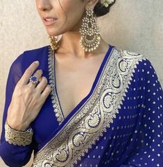 Kurti Neck Design, Velvet Kurti, Blouse Designs High Neck, Saree Wearing Styles, Saree Blouse Neck Designs, Latest Model Blouse Designs, Fashionable Saree Blouse Designs, Kurti Neck, Sari Blouse Designs