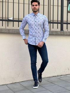 NEW COLLECTİON - SS / 22 Collection: Spring - Summer / 22 Production: Special Production High Quality Slim-fit Patterned Cotton Shirt BlueProduct Color: BlueProduct Material: %100 CottonProduct Care: Wash With Similar ColorsProduct Details: Cotton Product Size: S-M-L-XL-XXLPackage İncluded: Shirt Dimensions of the mannequin: 185cm / 78kg , Size : Medium ( M ) Note: Wash with similar colors. Do not iron the buttons and accessories on the product. Please turn upside down. Wash 30° degree. Summer 22, Blue Shirt, Suits You, Cotton Shirt, Fashion Accessories, Spring Summer, Slim Fit, Size Medium, High Quality